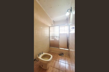 Banheiro de apartamento à venda com 1 quarto, 60m² em Centro, Campinas