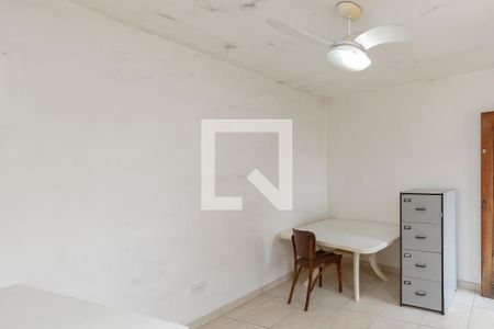 Casa à venda com 169m², 4 quartos e 2 vagas Casa à venda com 169m², 4 quartos e 2 vagasEdícula - Sala