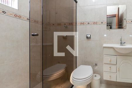 Casa à venda com 169m², 4 quartos e 2 vagas Casa à venda com 169m², 4 quartos e 2 vagasEdícula - Banheiro