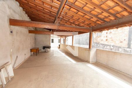 Casa à venda com 169m², 4 quartos e 2 vagas Casa à venda com 169m², 4 quartos e 2 vagasTerraço