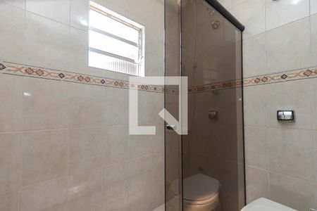 Casa à venda com 169m², 4 quartos e 2 vagas Casa à venda com 169m², 4 quartos e 2 vagasEdícula - Banheiro