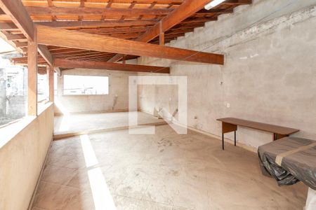Casa à venda com 169m², 4 quartos e 2 vagas Casa à venda com 169m², 4 quartos e 2 vagasTerraço