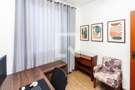 Quarto de apartamento à venda com 3 quartos, 70m² em Heliópolis, Belo Horizonte