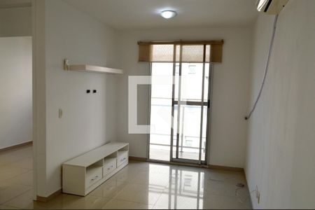 Sala de apartamento para alugar com 2 quartos, 51m² em Taquara, Rio de Janeiro