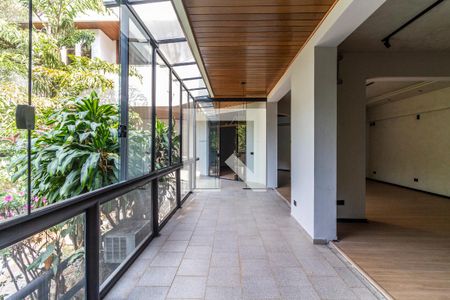 Varanda de casa à venda com 6 quartos, 900m² em Jardim das Bandeiras, São Paulo