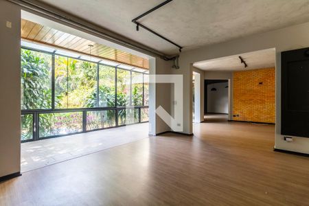 Sala de casa para alugar com 6 quartos, 900m² em Jardim das Bandeiras, São Paulo