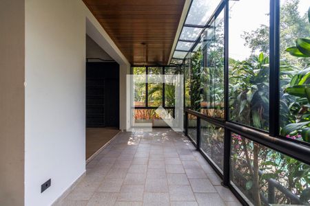 Varanda de casa à venda com 6 quartos, 900m² em Jardim das Bandeiras, São Paulo