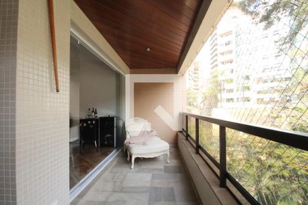 Sacada de apartamento para alugar com 3 quartos, 130m² em Real Parque, São Paulo