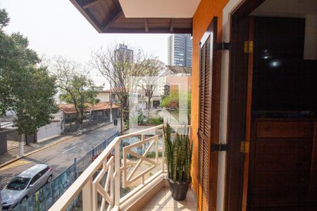 Casa à venda com 392m², 3 quartos e 4 vagas Casa à venda com 392m², 3 quartos e 4 vagasVaranda