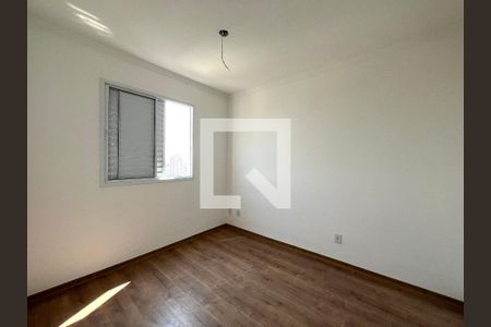 Quarto 1 de apartamento à venda com 2 quartos, 34m² em Jardim Itacolomi, São Paulo