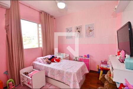 Quarto1 de casa à venda com 3 quartos, 165m² em Santa Cruz, Belo Horizonte