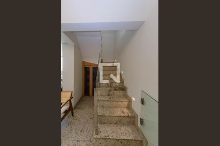 Escada de apartamento à venda com 4 quartos, 234m² em Buritis, Belo Horizonte