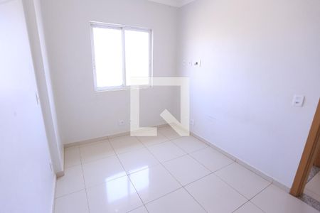 Quarto 1 de apartamento para alugar com 2 quartos, 56m² em Samambaia Norte (Samambaia), Brasília