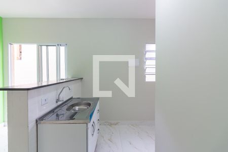 Cozinha  e Área de Serviço  de casa para alugar com 1 quarto, 25m² em Umuarama, Osasco