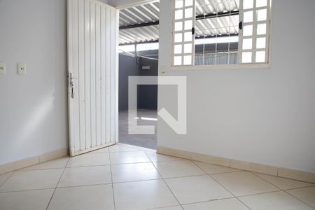 Sala de casa para alugar com 2 quartos, 75m² em Vila Brasília , Goiânia