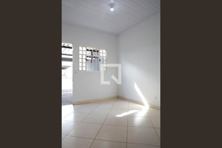 Sala de casa para alugar com 2 quartos, 75m² em Vila Brasília , Goiânia