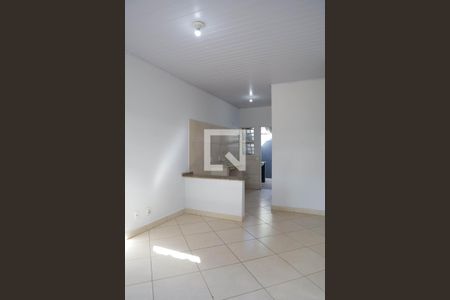 Sala de casa para alugar com 2 quartos, 75m² em Vila Brasília , Goiânia