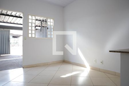 Sala de casa para alugar com 2 quartos, 75m² em Vila Brasília , Goiânia