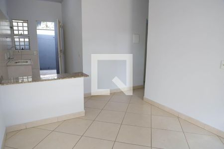 Sala de casa para alugar com 2 quartos, 75m² em Vila Brasília , Goiânia