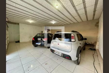 Garagem de casa à venda com 3 quartos, 200m² em Teixeira Dias, Belo Horizonte