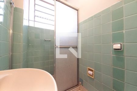 Banheiro de apartamento à venda com 1 quarto, 51m² em Centro, Campinas