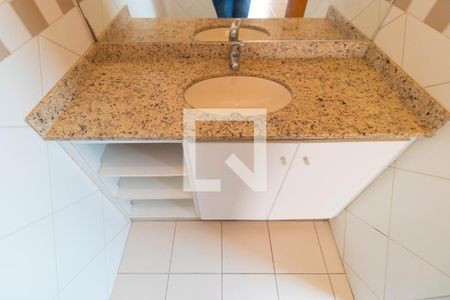 Casa de condomínio à venda com 350m², 4 quartos e 4 vagas Casa de condomínio à venda com 350m², 4 quartos e 4 vagasBanheiro da Suíte 03