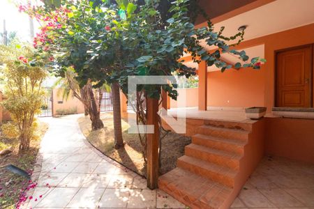 Casa de condomínio à venda com 350m², 4 quartos e 4 vagas Casa de condomínio à venda com 350m², 4 quartos e 4 vagasQuintal