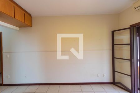 Casa de condomínio à venda com 350m², 4 quartos e 4 vagas Casa de condomínio à venda com 350m², 4 quartos e 4 vagasSuíte 02