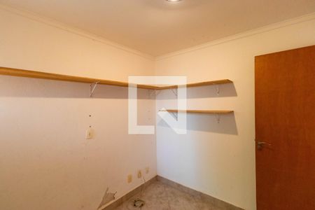 Casa de condomínio à venda com 350m², 4 quartos e 4 vagas Casa de condomínio à venda com 350m², 4 quartos e 4 vagasQuarto de Serviço