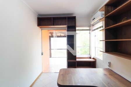 Casa de condomínio à venda com 350m², 4 quartos e 4 vagas Casa de condomínio à venda com 350m², 4 quartos e 4 vagasEscritório