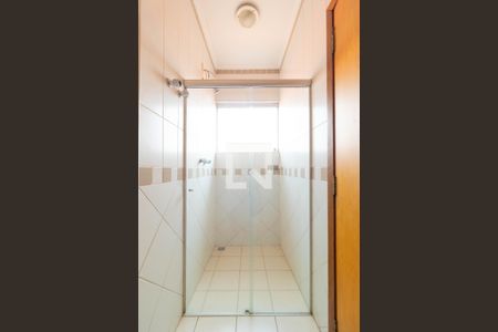 Casa de condomínio à venda com 350m², 4 quartos e 4 vagas Casa de condomínio à venda com 350m², 4 quartos e 4 vagasBanheiro da Suíte 03