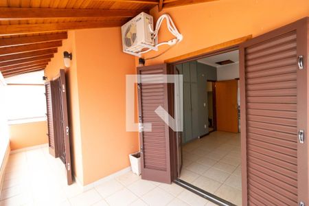 Casa de condomínio à venda com 350m², 4 quartos e 4 vagas Casa de condomínio à venda com 350m², 4 quartos e 4 vagasSacada das Suíte 03 e 04