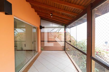 Casa de condomínio à venda com 350m², 4 quartos e 4 vagas Casa de condomínio à venda com 350m², 4 quartos e 4 vagasSacada da Salas