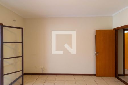 Casa de condomínio à venda com 350m², 4 quartos e 4 vagas Casa de condomínio à venda com 350m², 4 quartos e 4 vagasSuíte 01