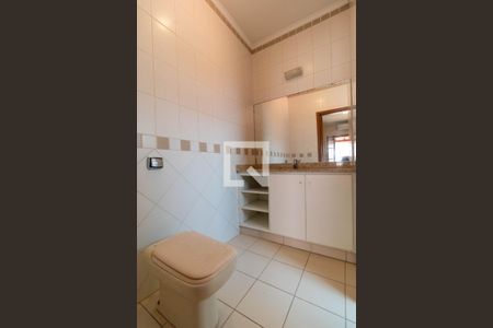 Casa de condomínio à venda com 350m², 4 quartos e 4 vagas Casa de condomínio à venda com 350m², 4 quartos e 4 vagasBanheiro da Suíte 03