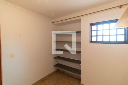 Casa de condomínio à venda com 350m², 4 quartos e 4 vagas Casa de condomínio à venda com 350m², 4 quartos e 4 vagasQuarto de Serviço