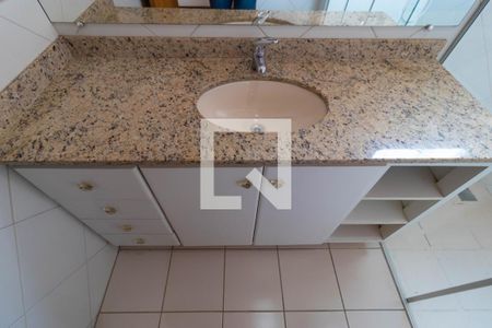 Casa de condomínio à venda com 350m², 4 quartos e 4 vagas Casa de condomínio à venda com 350m², 4 quartos e 4 vagasBanheiro da Suíte 02