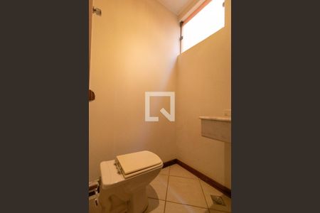 Casa de condomínio à venda com 350m², 4 quartos e 4 vagas Casa de condomínio à venda com 350m², 4 quartos e 4 vagasLavabo