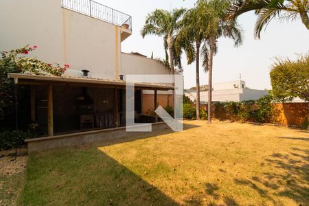 Casa de condomínio à venda com 350m², 4 quartos e 4 vagas Casa de condomínio à venda com 350m², 4 quartos e 4 vagasQuintal