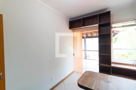 Casa de condomínio à venda com 350m², 4 quartos e 4 vagas Casa de condomínio à venda com 350m², 4 quartos e 4 vagasEscritório