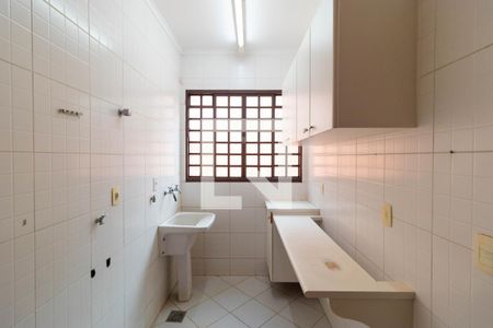 Casa de condomínio à venda com 350m², 4 quartos e 4 vagas Casa de condomínio à venda com 350m², 4 quartos e 4 vagasÁrea de Serviço