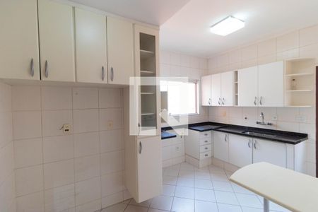 Casa de condomínio à venda com 350m², 4 quartos e 4 vagas Casa de condomínio à venda com 350m², 4 quartos e 4 vagasCozinha