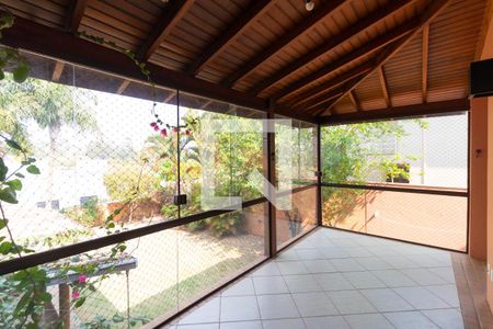 Casa de condomínio à venda com 350m², 4 quartos e 4 vagas Casa de condomínio à venda com 350m², 4 quartos e 4 vagasSacada da Salas