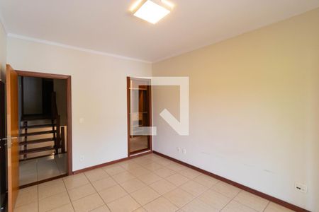 Casa de condomínio à venda com 350m², 4 quartos e 4 vagas Casa de condomínio à venda com 350m², 4 quartos e 4 vagasSuíte 01