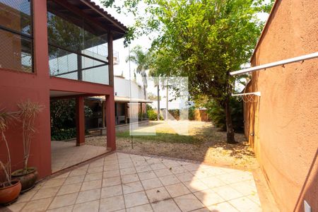 Casa de condomínio à venda com 350m², 4 quartos e 4 vagas Casa de condomínio à venda com 350m², 4 quartos e 4 vagasQuintal