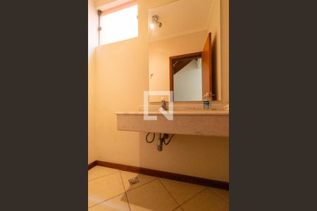 Casa de condomínio à venda com 350m², 4 quartos e 4 vagas Casa de condomínio à venda com 350m², 4 quartos e 4 vagasLavabo