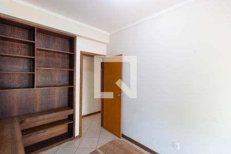 Casa de condomínio à venda com 350m², 4 quartos e 4 vagas Casa de condomínio à venda com 350m², 4 quartos e 4 vagasEscritório