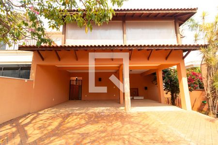 Casa de condomínio à venda com 350m², 4 quartos e 4 vagas Casa de condomínio à venda com 350m², 4 quartos e 4 vagasGaragem
