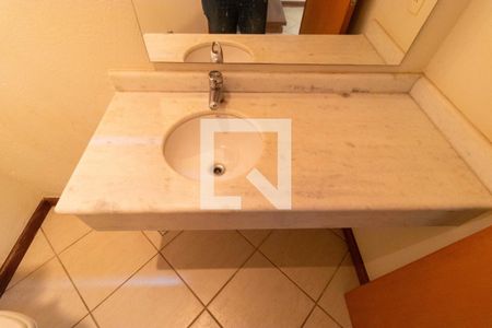 Casa de condomínio à venda com 350m², 4 quartos e 4 vagas Casa de condomínio à venda com 350m², 4 quartos e 4 vagasLavabo