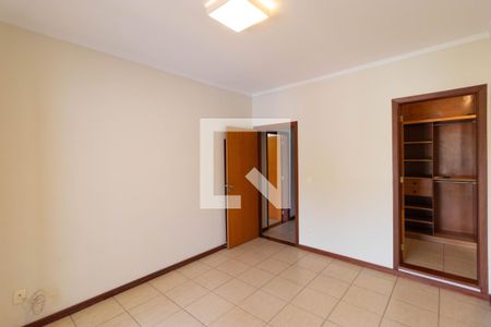 Casa de condomínio à venda com 350m², 4 quartos e 4 vagas Casa de condomínio à venda com 350m², 4 quartos e 4 vagasSuíte 01